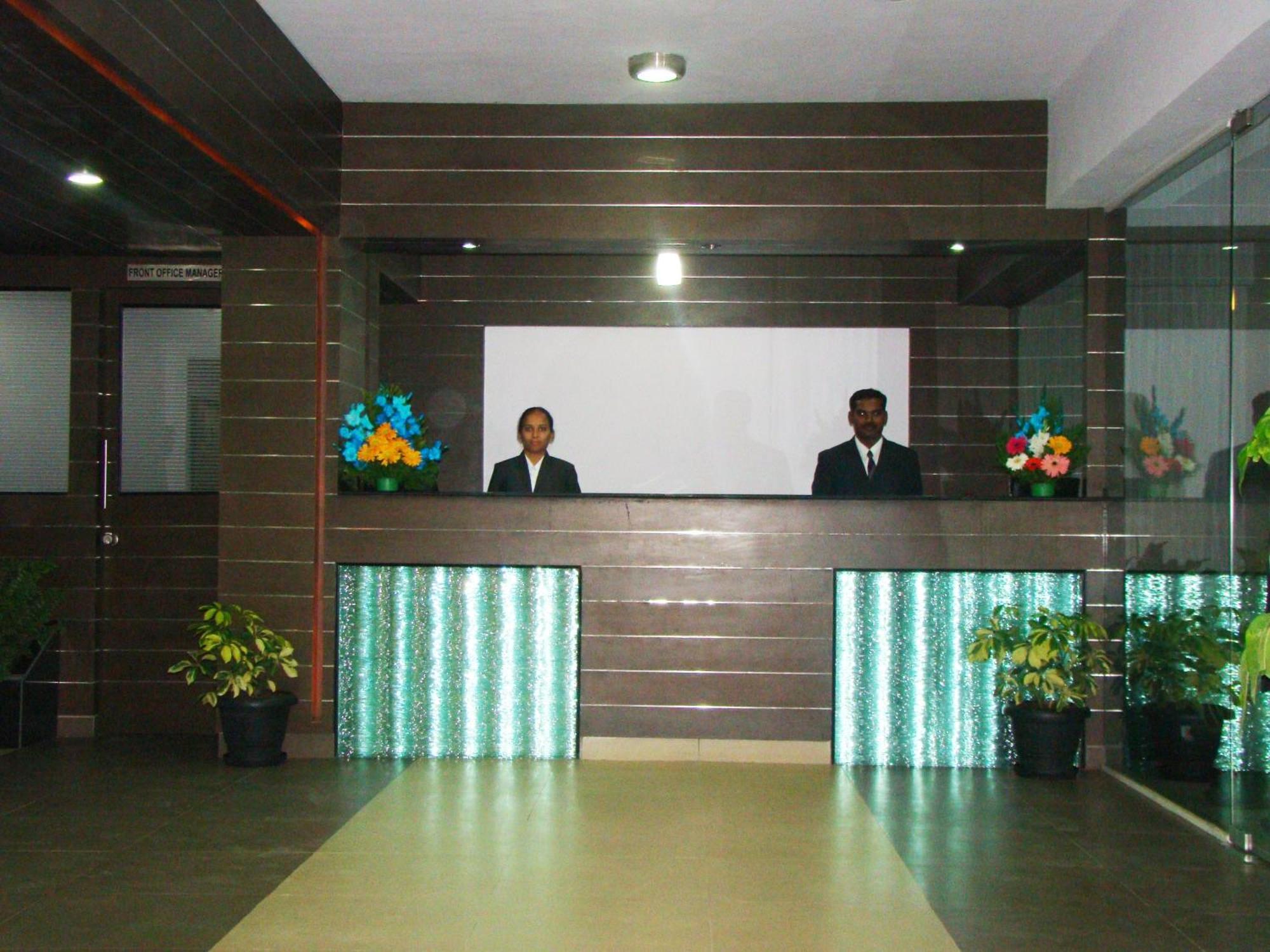 Hotel Grand Bee Bangalore Buitenkant foto